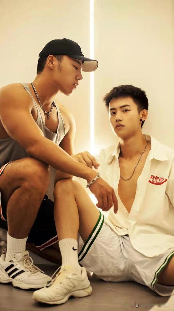 chinese 小男生 gay 男男网站，专为 gay 群体打造的在线交友社区